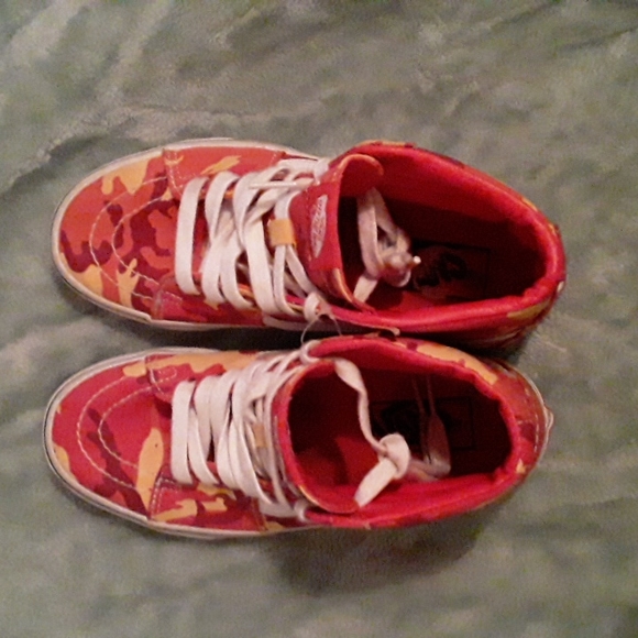 Shoes - Picture 2 of 4